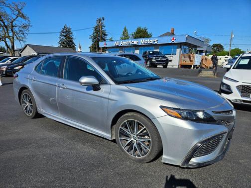 Celestial Silver Metallic 2022 Toyota Camry SE