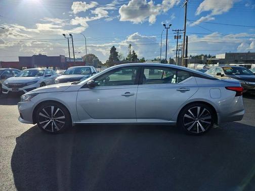 2020 Nissan Altima SR FWD