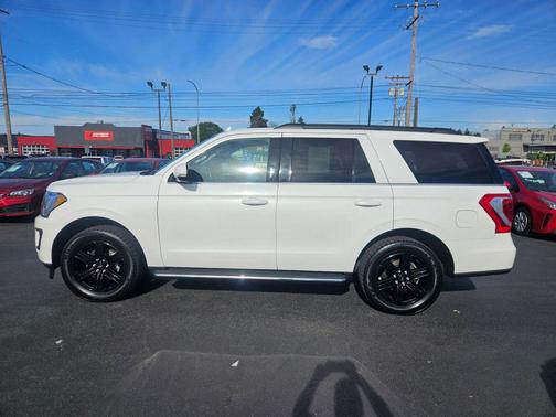 Star White Metallic Tri-Coat 2021 Ford Expedition XLT