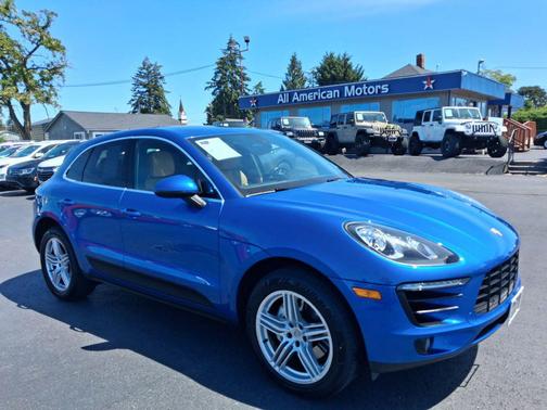 Sapphire Blue Metallic 2017 Porsche Macan Macan Sport Edition