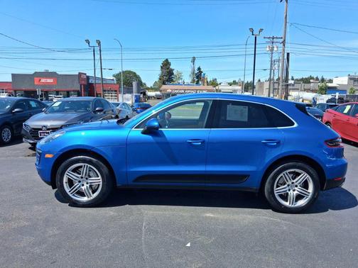 Sapphire Blue Metallic 2017 Porsche Macan Macan Sport Edition
