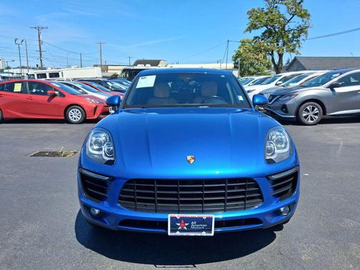 Sapphire Blue Metallic 2017 Porsche Macan Macan Sport Edition
