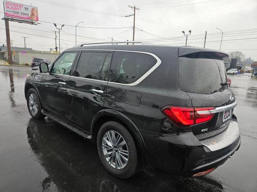 2023 INFINITI QX80 Luxe