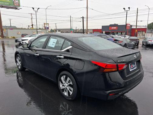 Super Black 2024 Nissan Altima S FWD