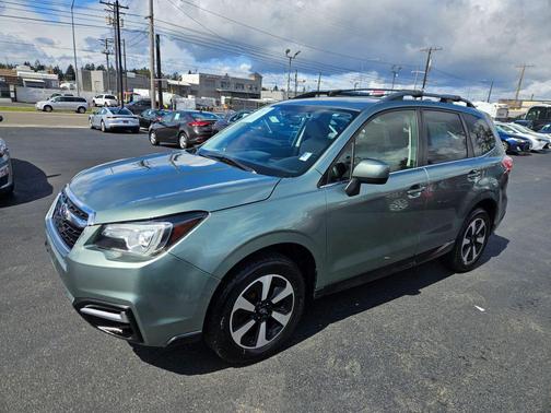 Jasmine Green Metallic 2018 Subaru Forester 2.5i Limited