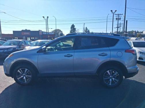 Silver Sky Metallic 2018 Toyota RAV4 XLE