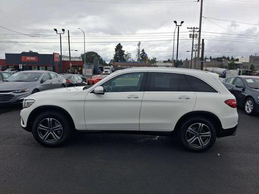 Polar White 2018 Mercedes-Benz GLC 300 4MATIC