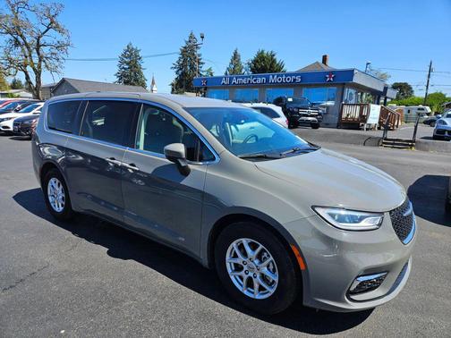 Ceramic Gray 2023 Chrysler Pacifica Touring L