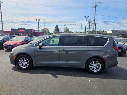 Ceramic Gray 2023 Chrysler Pacifica Touring L