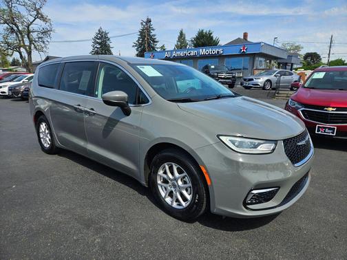 Ceramic Gray 2023 Chrysler Pacifica Touring L
