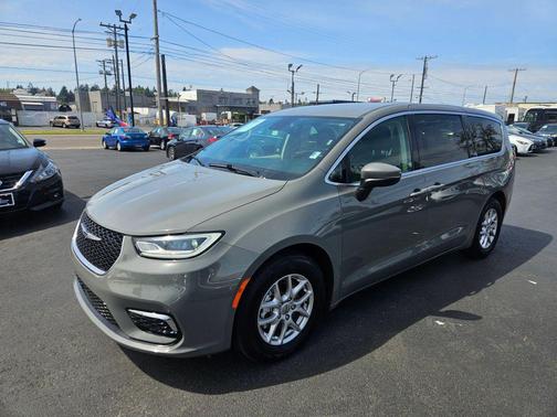Ceramic Gray 2023 Chrysler Pacifica Touring L