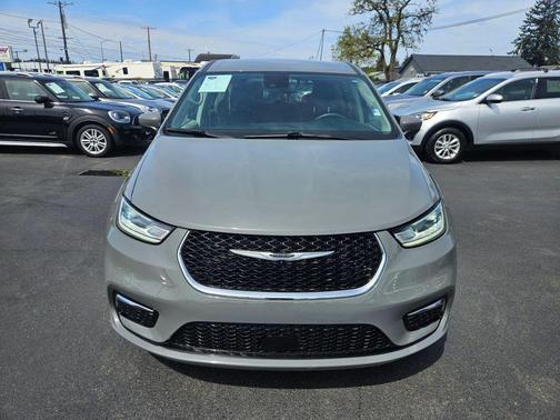 Ceramic Gray 2023 Chrysler Pacifica Touring L