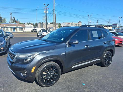 Gravity Gray 2022 Kia Seltos Nightfall Edition