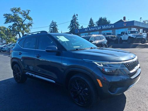 Gravity Gray 2022 Kia Seltos Nightfall Edition