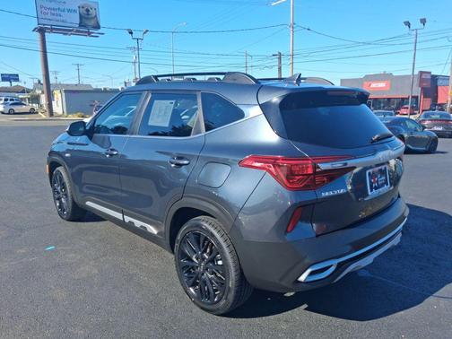 Gravity Gray 2022 Kia Seltos Nightfall Edition