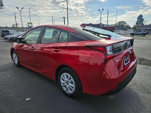 Supersonic Red 2022 Toyota Prius LE
