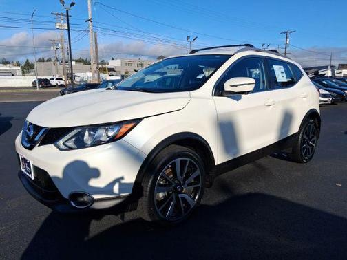 White 2017 Nissan Rogue Sport SL