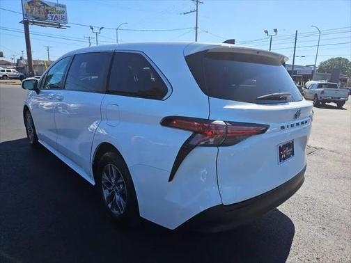 2021 Toyota Sienna LE