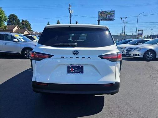 2021 Toyota Sienna LE