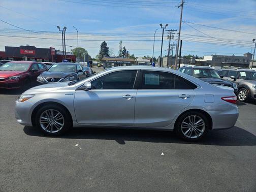 Celestial Silver Metallic 2017 Toyota Camry Hybrid SE