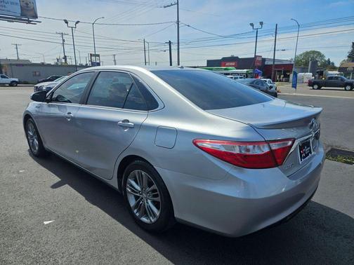 Celestial Silver Metallic 2017 Toyota Camry Hybrid SE