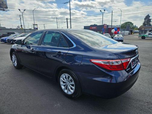 Parisian Night Pearl 2017 Toyota Camry LE