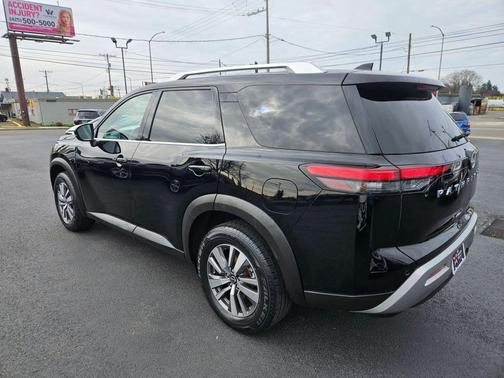 Super Black 2023 Nissan Pathfinder SL FWD