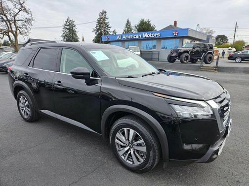 Super Black 2023 Nissan Pathfinder SL FWD
