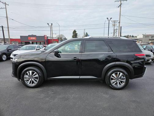 Super Black 2023 Nissan Pathfinder SL FWD