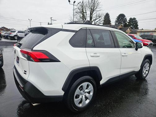 2020 Toyota RAV4 LE
