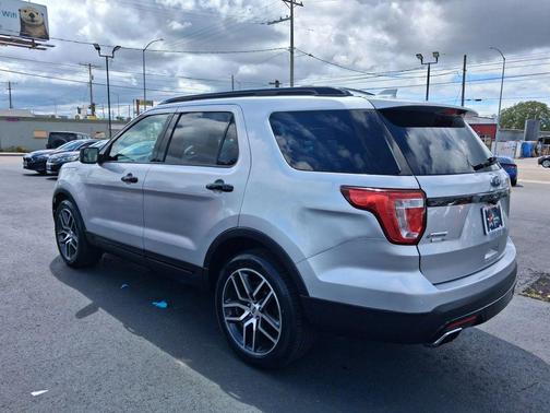 Ingot Silver Metallic 2017 Ford Explorer sport