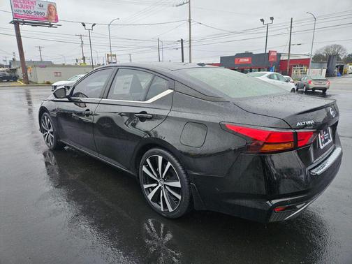 2022 Nissan Altima SR FWD