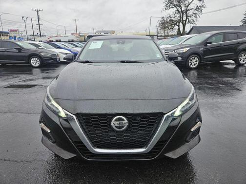 2022 Nissan Altima SR FWD