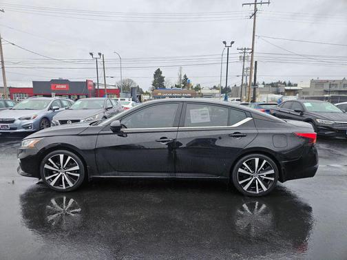 2022 Nissan Altima SR FWD