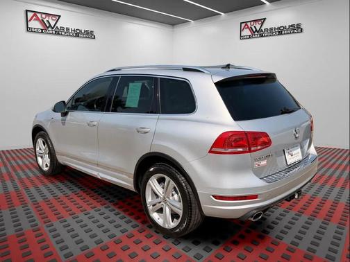 Cool Silver Metallic 2014 Volkswagen Touareg TDI R-Line