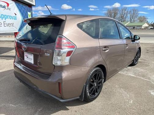 2015 Toyota Prius v Five