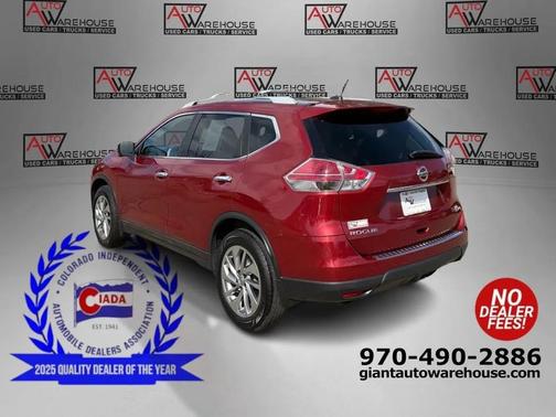 Red 2015 Nissan Rogue SL