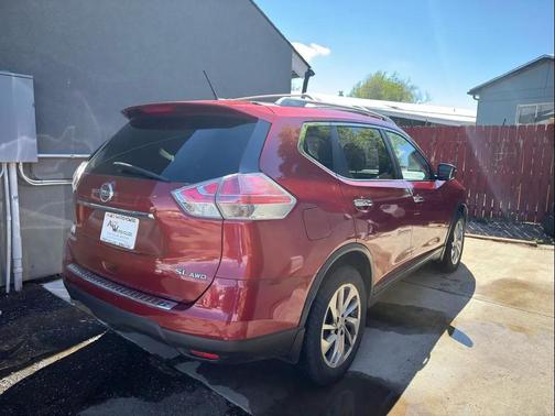 Red 2015 Nissan Rogue SL