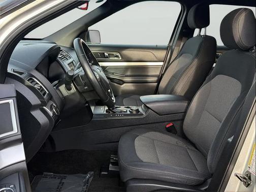 Silver 2016 Ford Explorer XLT