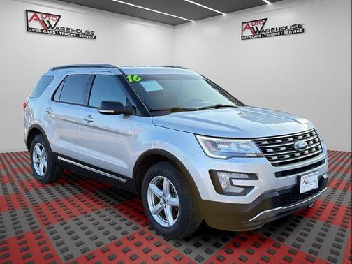 Silver 2016 Ford Explorer XLT