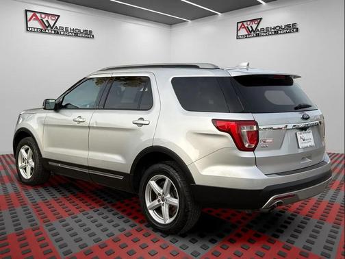 Silver 2016 Ford Explorer XLT