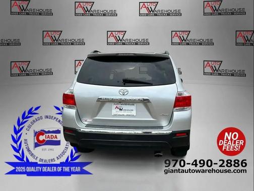 Silver 2011 Toyota Highlander SE