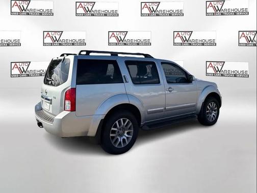 2010 Nissan Pathfinder LE