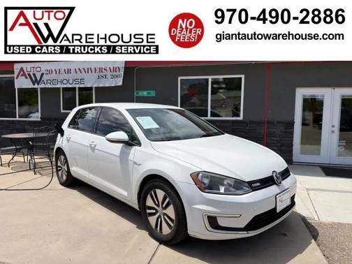 White 2016 Volkswagen e-Golf SE
