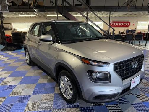 Shimmering Silver 2024 Hyundai VENUE SE
