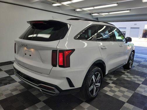 Glacial White Pearl 2023 Kia Sorento EX