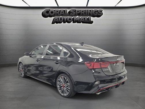 Aurora Black Pearl 2024 Kia Forte GT