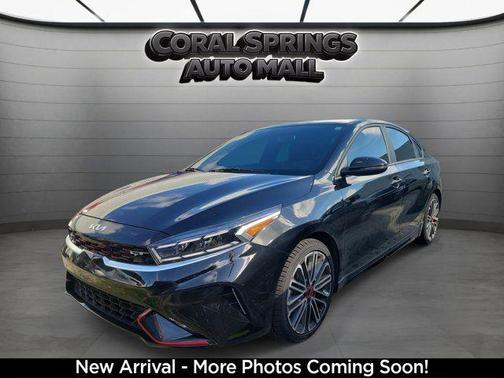 Aurora Black Pearl 2024 Kia Forte GT