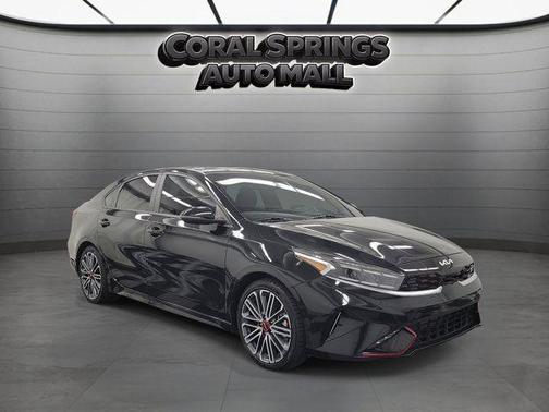Aurora Black Pearl 2024 Kia Forte GT