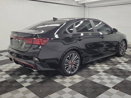Aurora Black Pearl 2024 Kia Forte GT